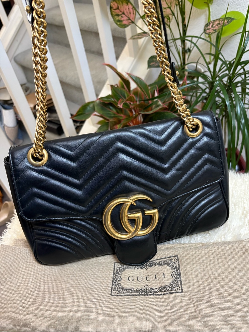 Gucci GG Marmont Flap Bag Matelasse Leather Medium
